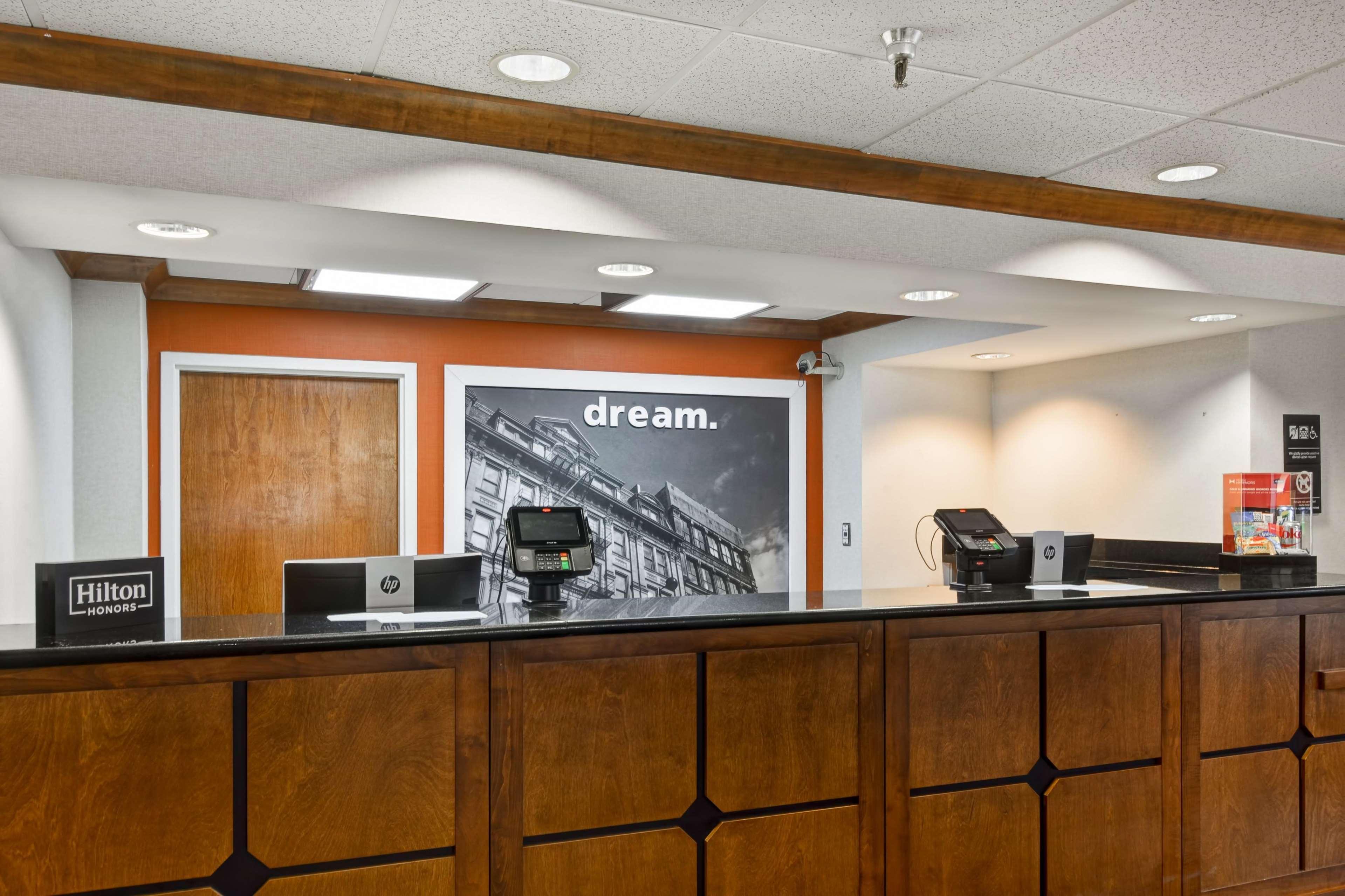 Hampton Inn Memphis Poplar Zewnętrze zdjęcie