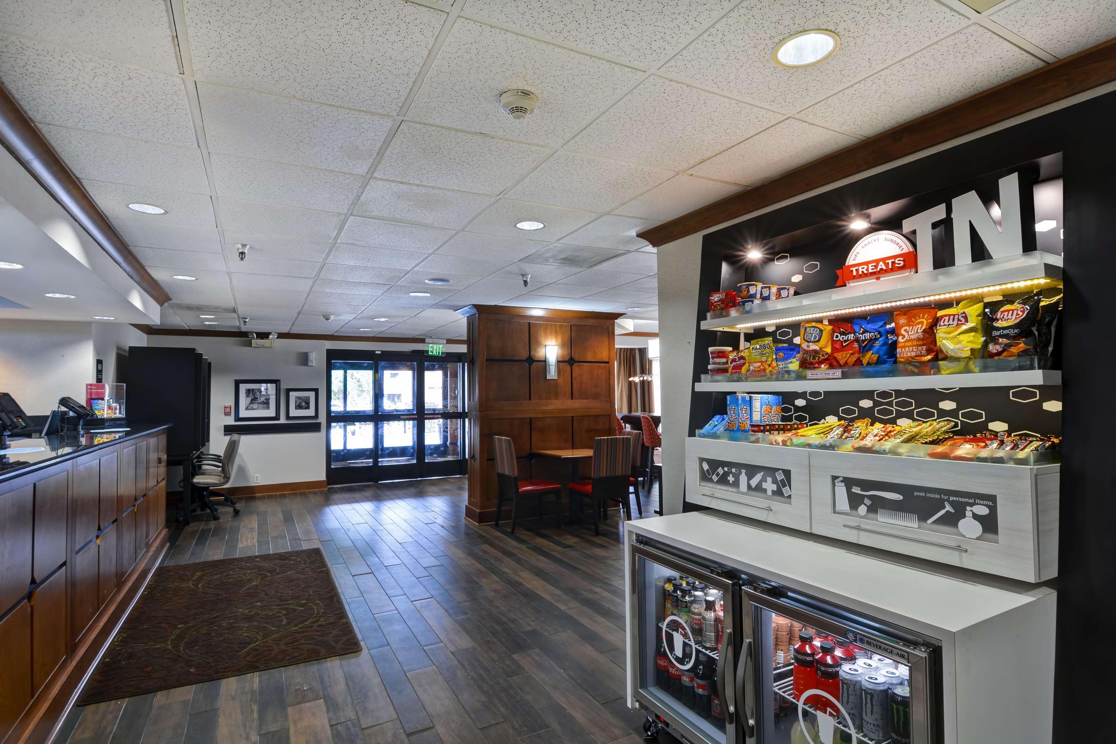 Hampton Inn Memphis Poplar Zewnętrze zdjęcie