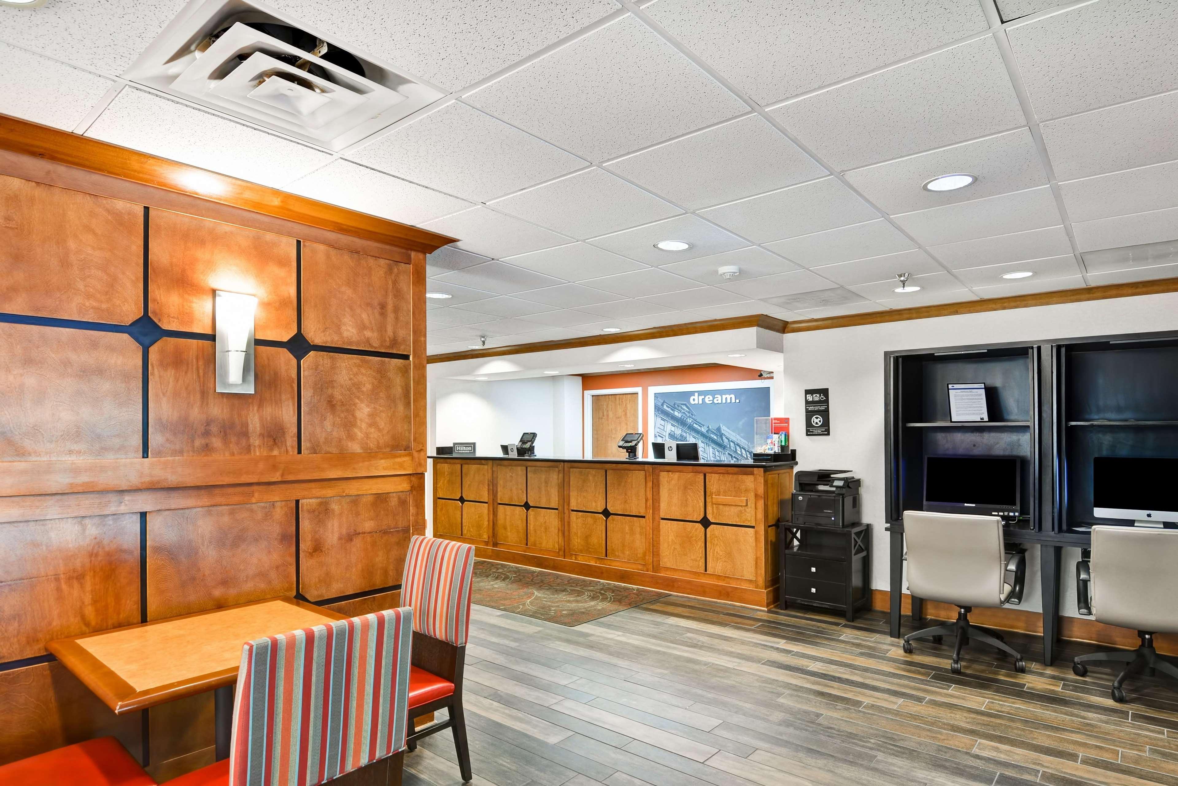 Hampton Inn Memphis Poplar Zewnętrze zdjęcie