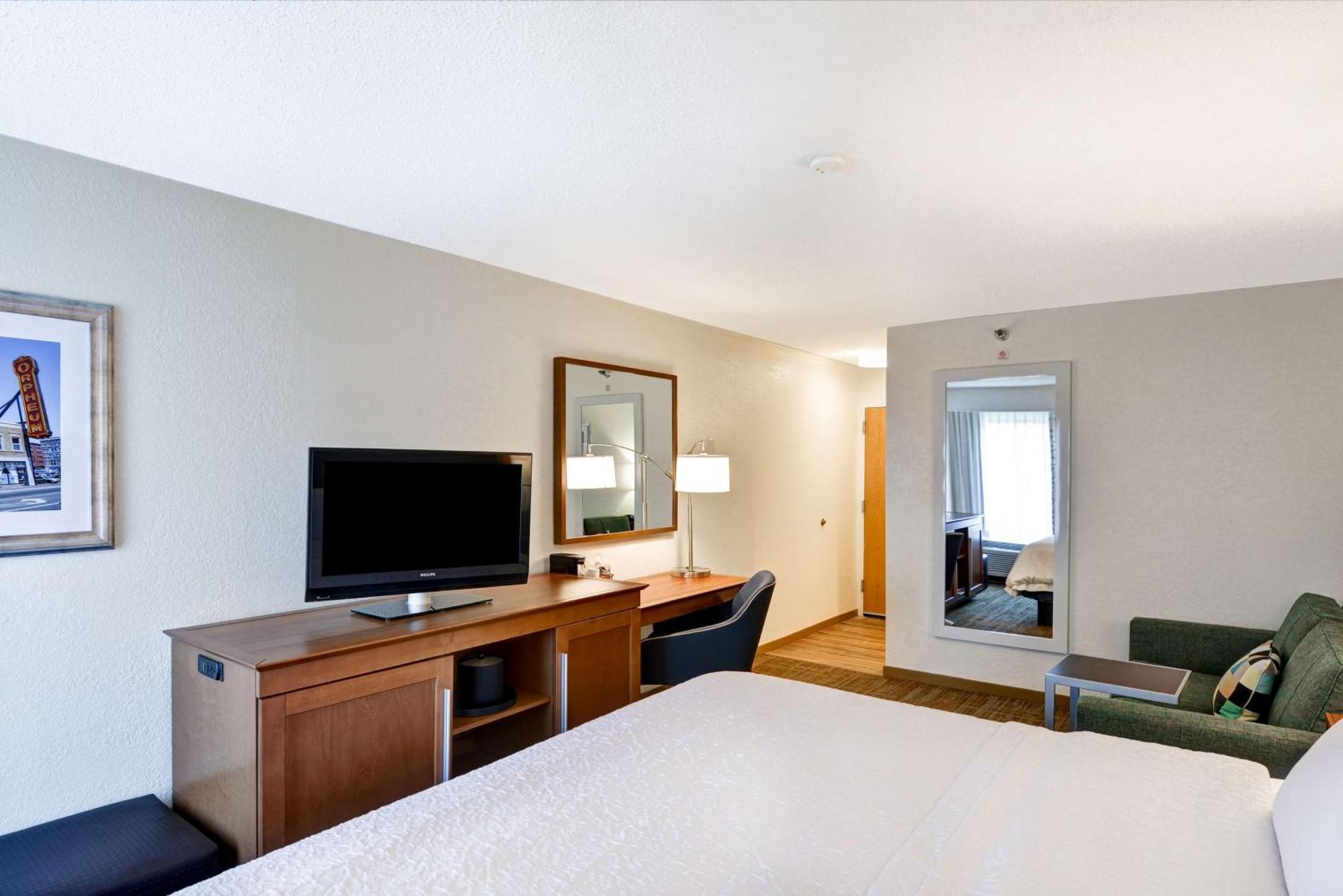 Hampton Inn Memphis Poplar Zewnętrze zdjęcie