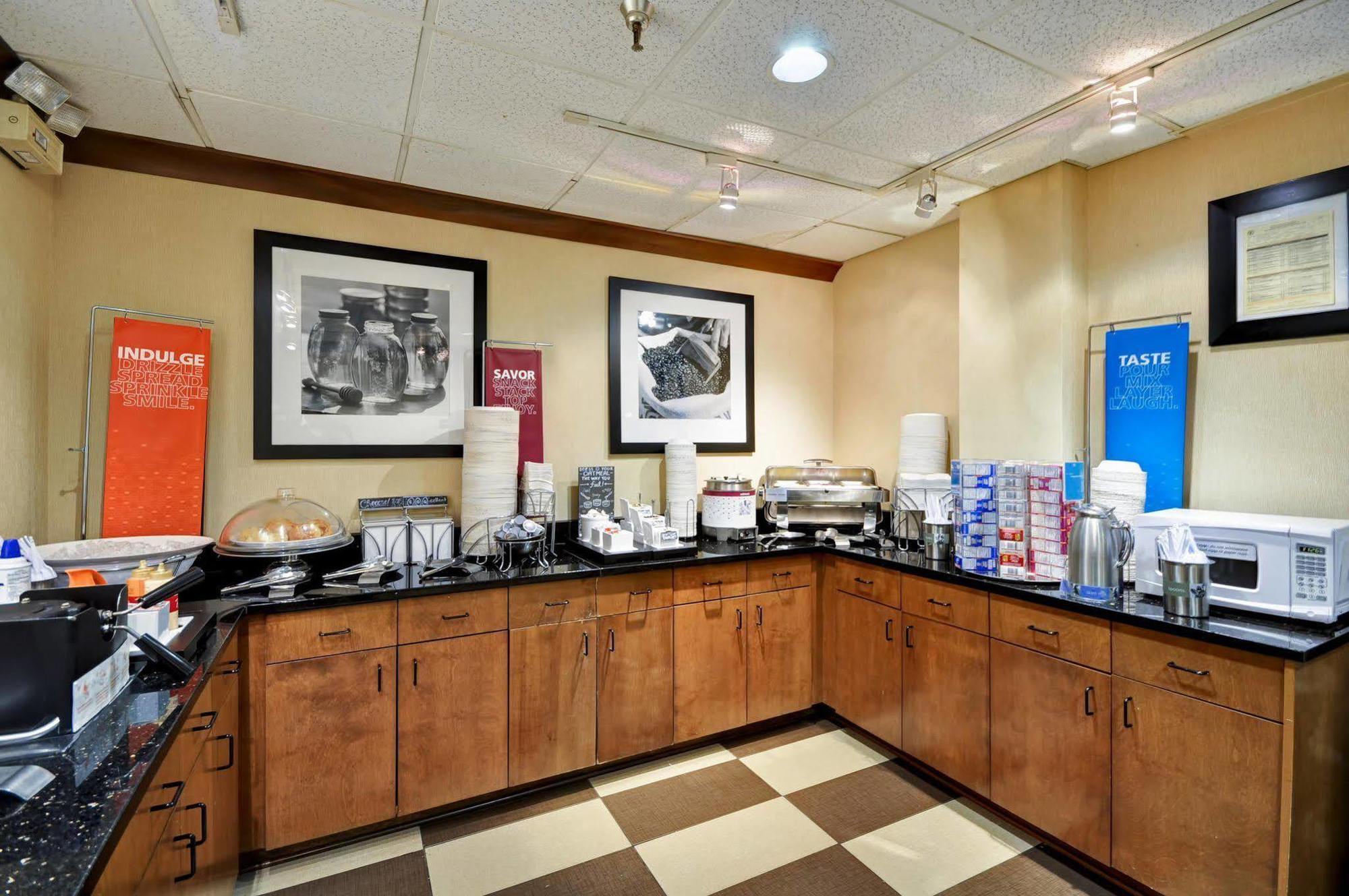 Hampton Inn Memphis Poplar Zewnętrze zdjęcie