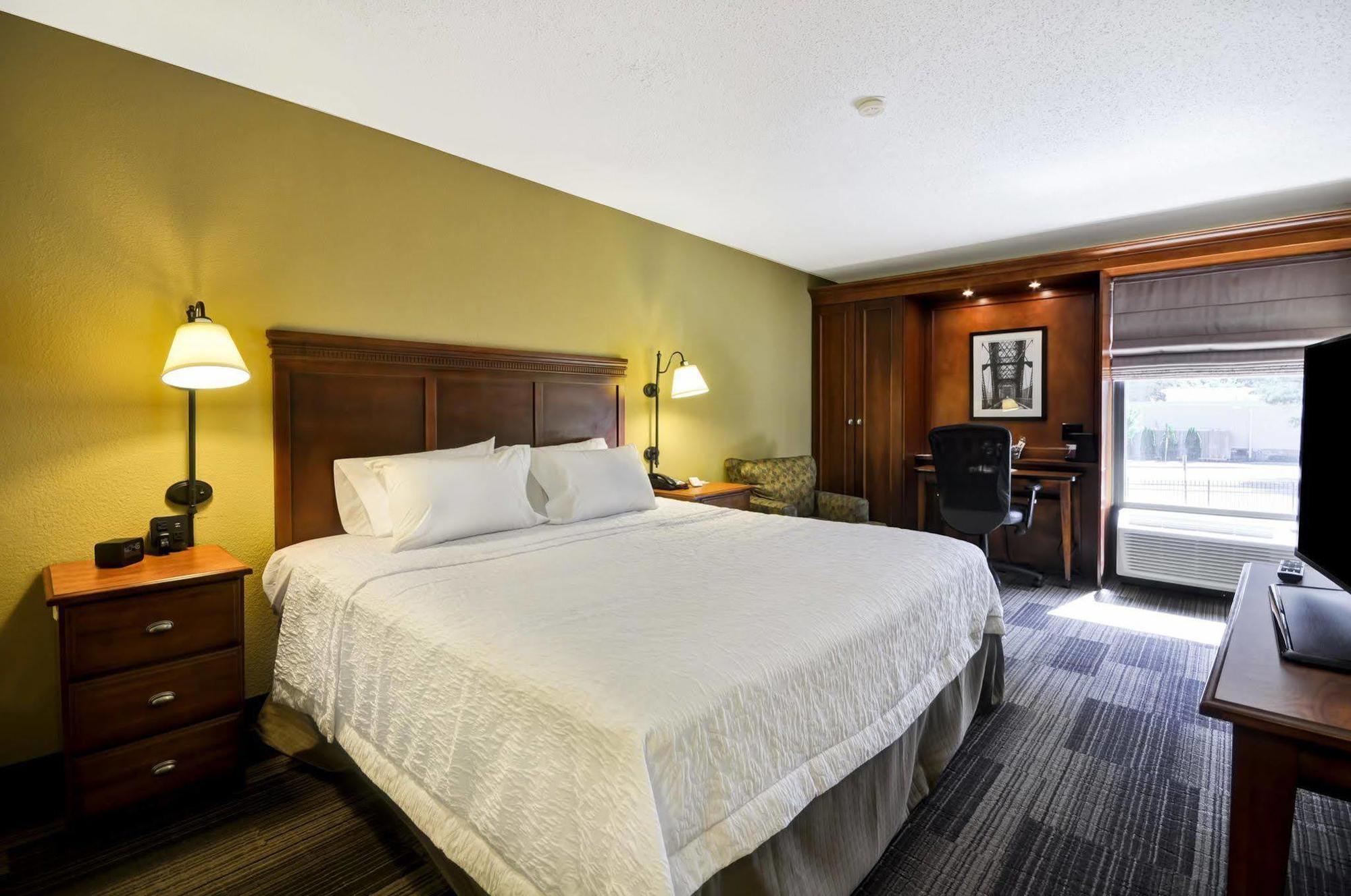 Hampton Inn Memphis Poplar Zewnętrze zdjęcie