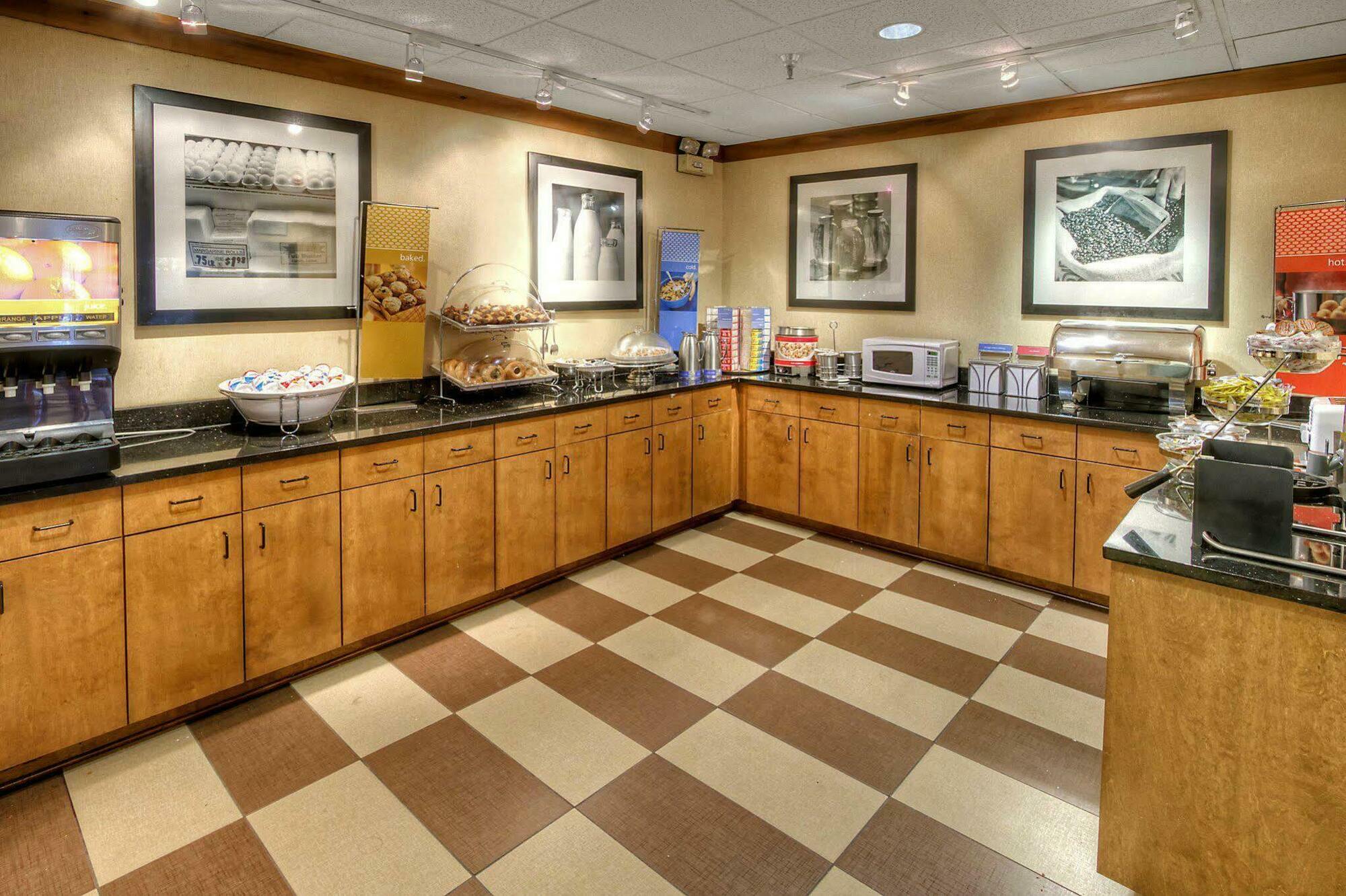 Hampton Inn Memphis Poplar Zewnętrze zdjęcie